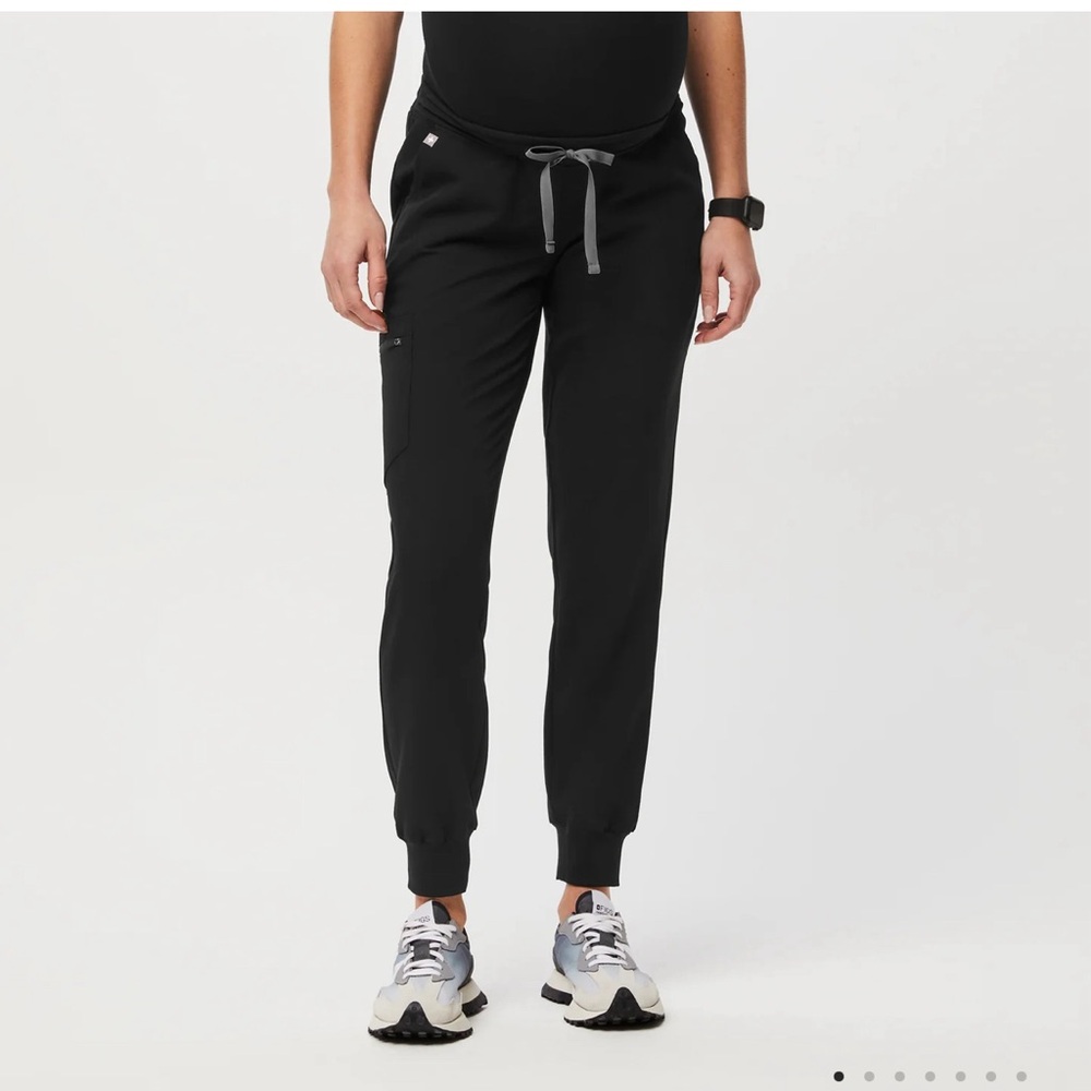 Zamora Maternity Jogger Scrub Pants